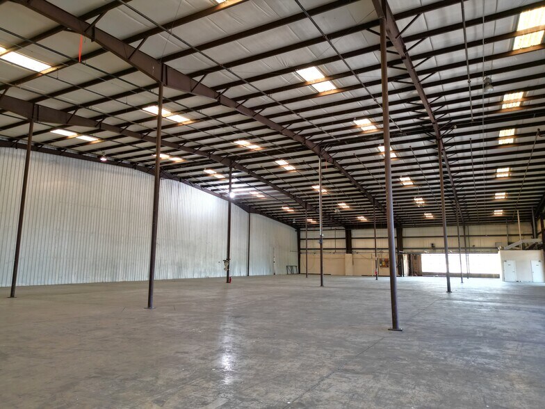 More Photos Of 1506-1518 Industrial Park Dr, Maysville Warehouse For Sale