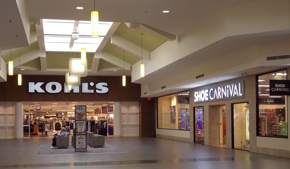 More Photos Of 32233 Gratiot Ave, Roseville Unknown For Lease