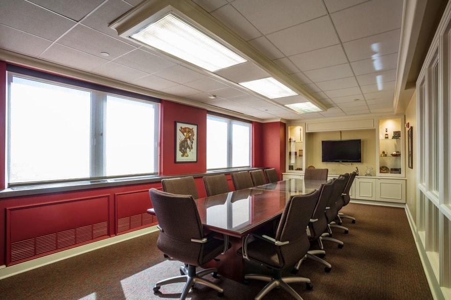 More Photos Of 201 E Main Dr, El Paso Office For Lease