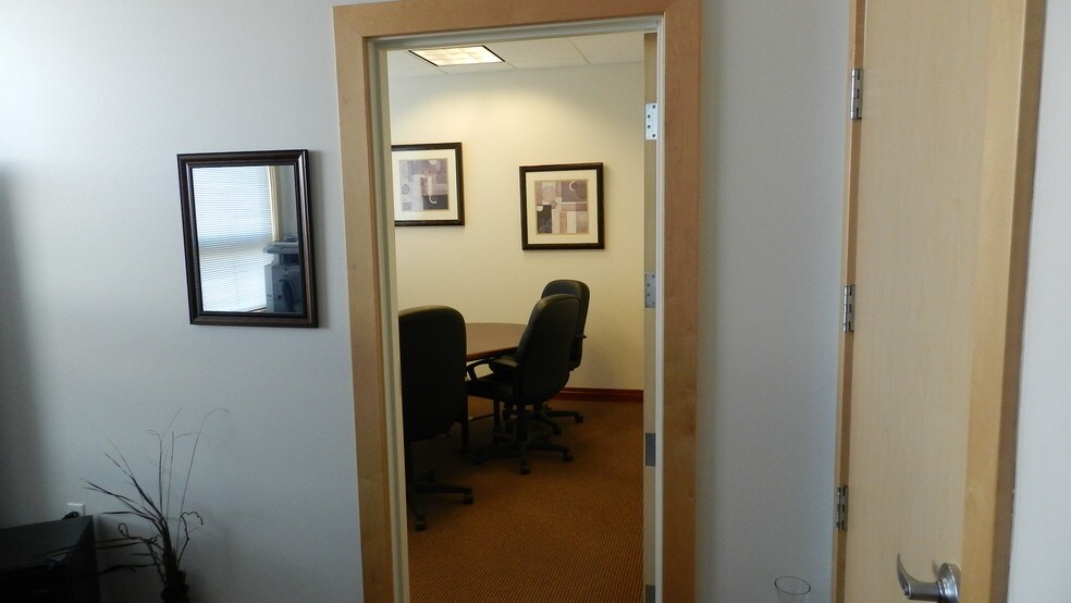 More Photos Of 1404 Hawk Pky, Montrose Medical For Lease