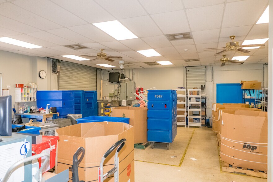 More Photos Of 1210 10th St E, Palmetto Freestanding For Lease