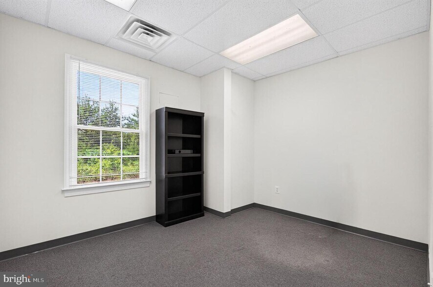 More Photos Of 7119 Salem Fields Blvd, Fredericksburg Office For Lease
