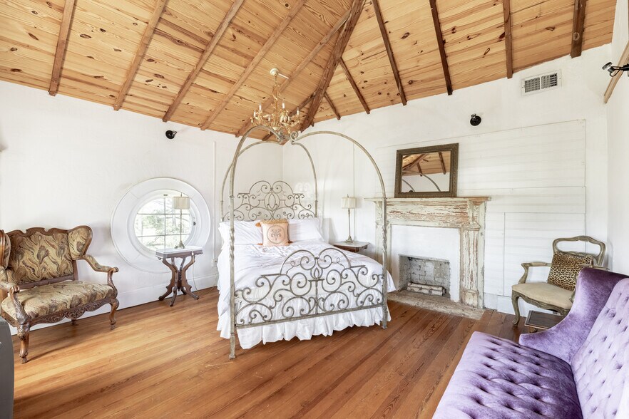 More Photos Of 2416 Lowesville Rd, Amherst Hospitality For Sale