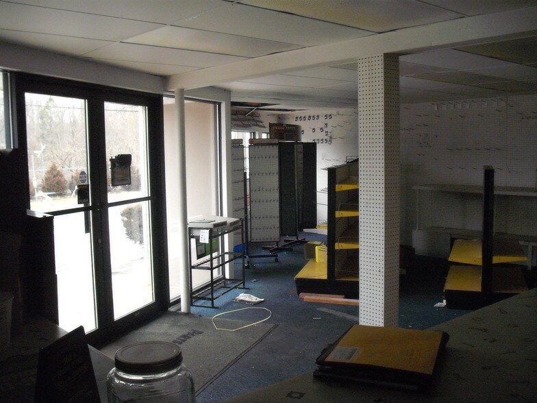 More Photos Of 45 Columbia Ave, Thornwood Freestanding For Sale