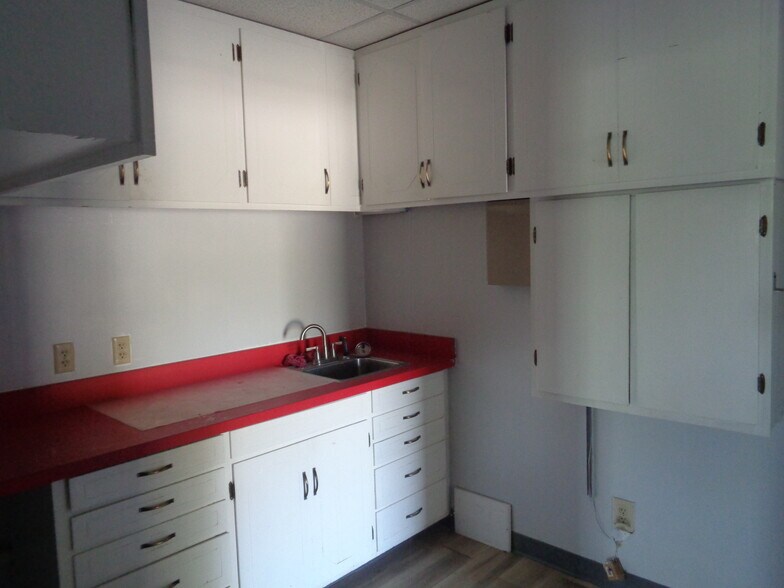 More Photos Of 3916 S Lynn Ct, Independence Medical For Lease