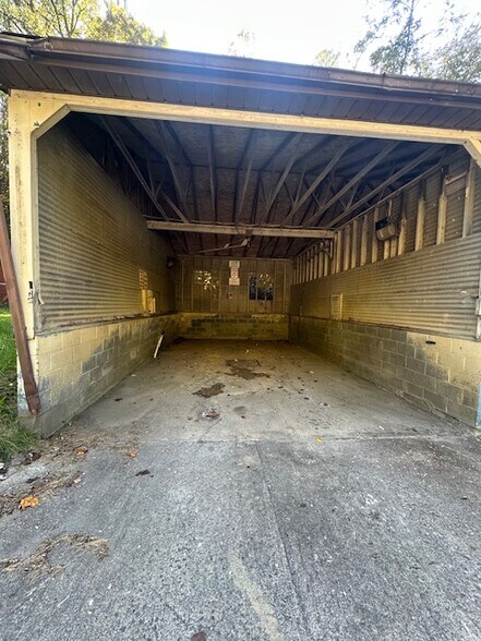 More Photos Of Rt. 20, Craigsville Auto Repair For Sale