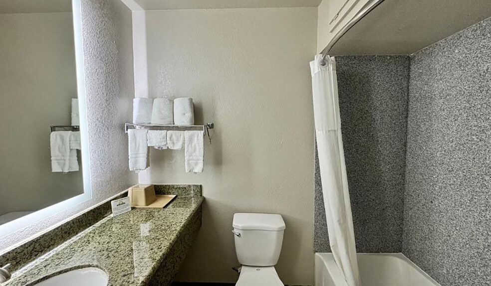More Photos Of 600 E Broadway St, Van Horn Hotel For Sale