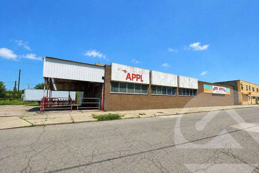 Primary Photo Of 52 Bartlett St, Highland Park Service For Sale