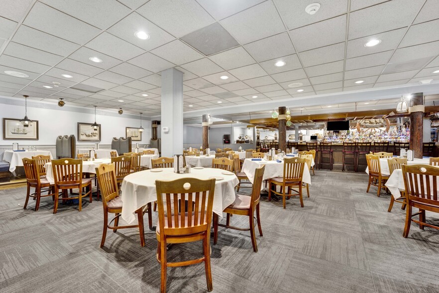 More Photos Of 890 E US Highway 45, Mundelein Freestanding For Sale