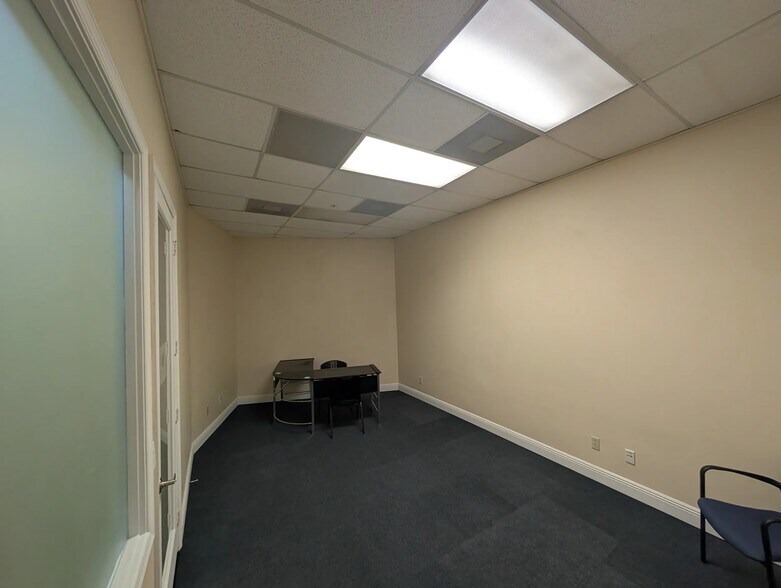 More Photos Of 2705-2819 Peters Rd, Fort Pierce Office For Lease