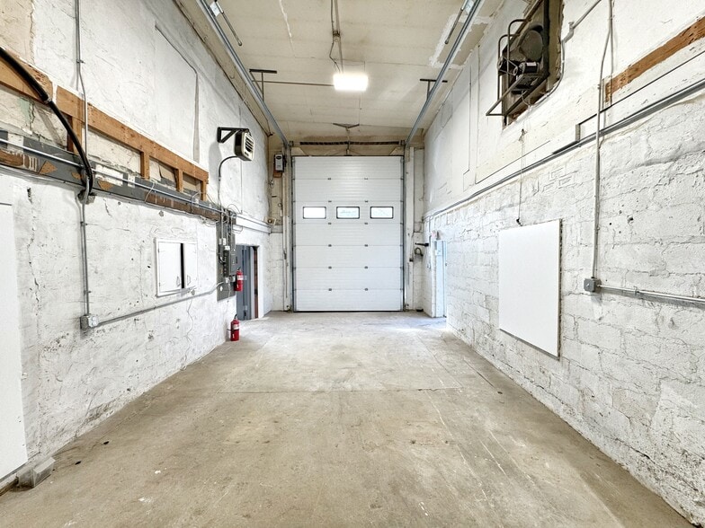 More Photos Of 16 Ruby St, Norwalk Manufacturing For Lease