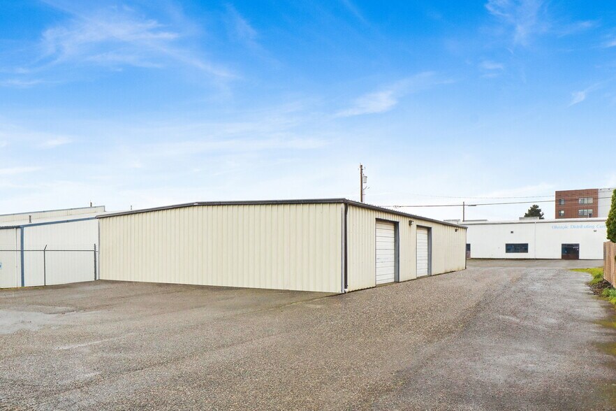 More Photos Of 2228 Queen St, Bellingham Industrial For Lease