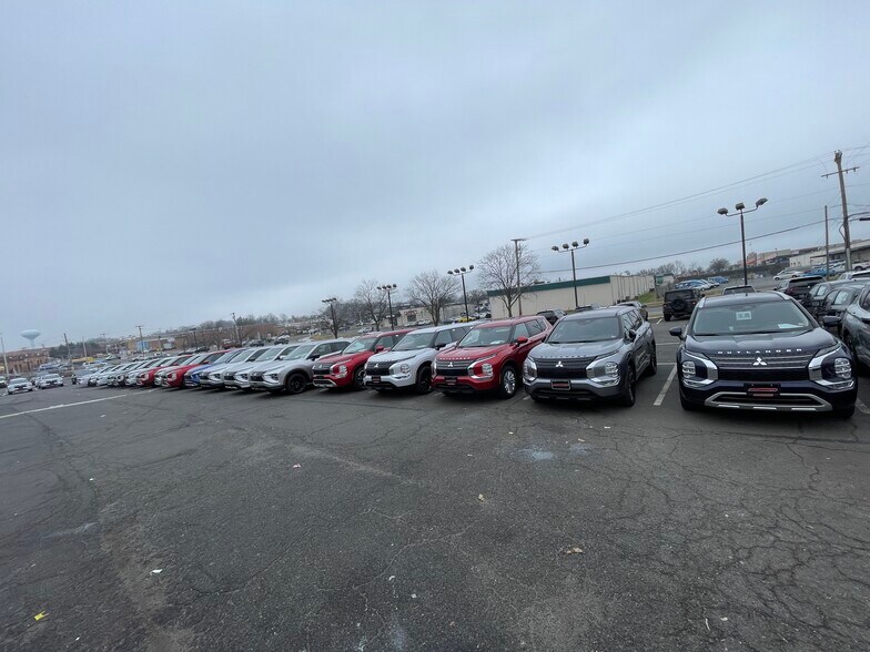 More Photos Of 9075-9125 Antique Way, Manassas Warehouse For Lease