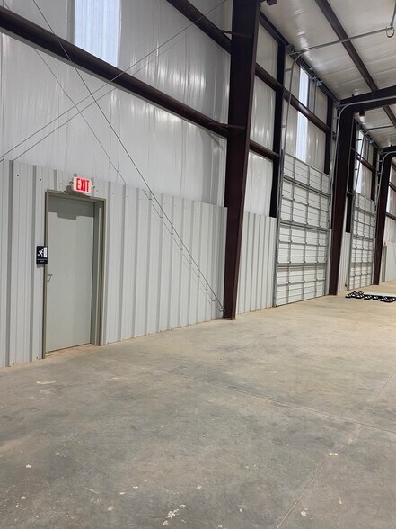 More Photos Of 8409 SW 23rd Pl, Oklahoma City Warehouse For Lease