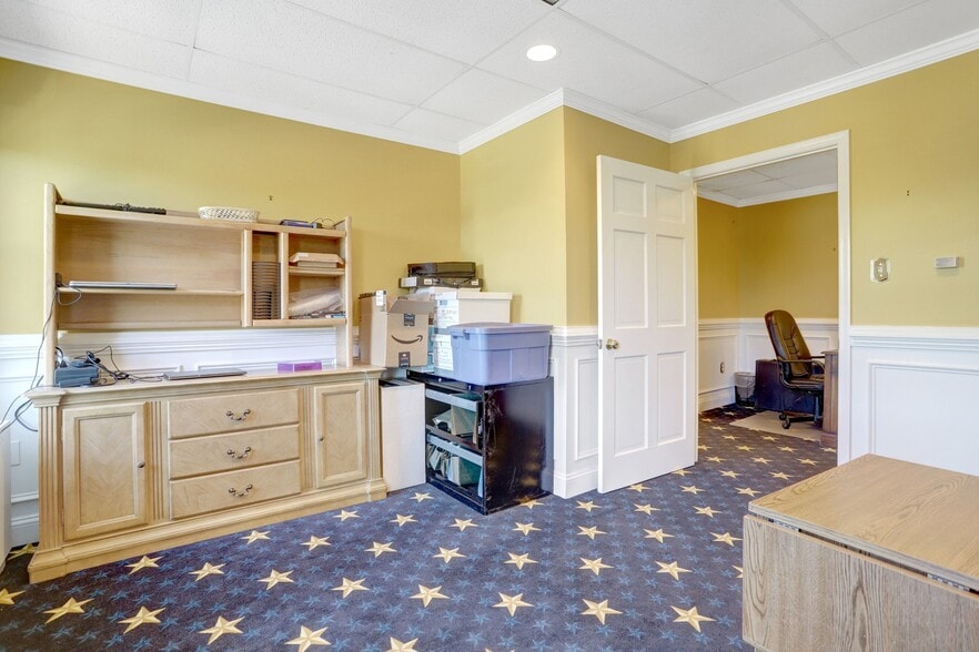 More Photos Of 313 Park Ave, Falls Church Medical For Sale