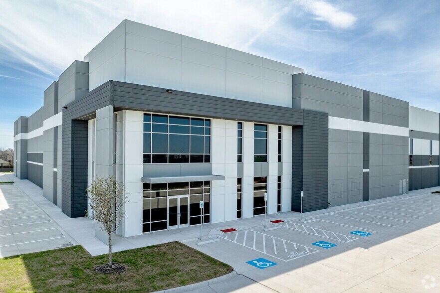 More Photos Of 2801 N State Highway 78, Wylie Warehouse For Lease
