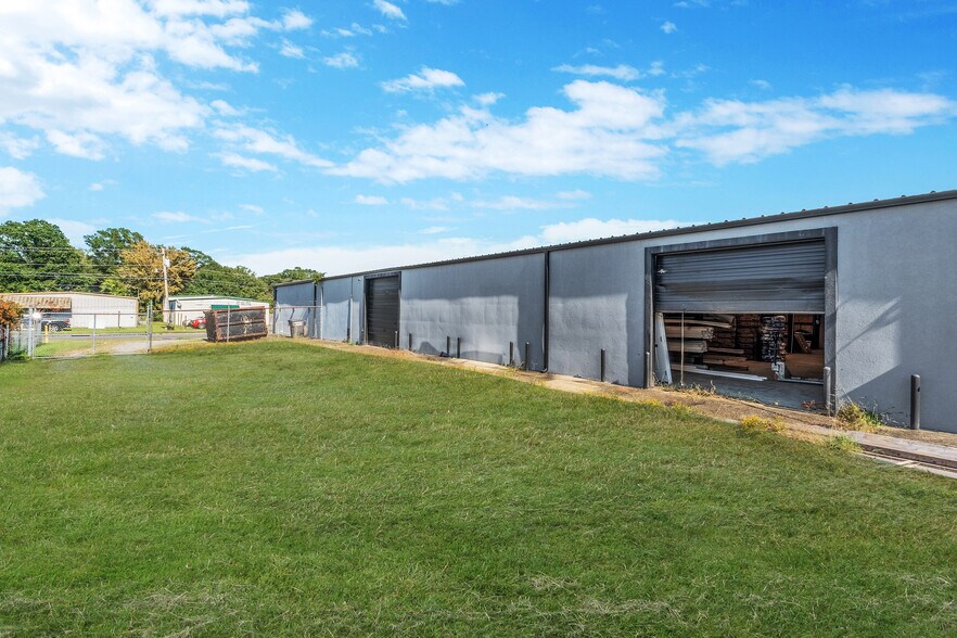 More Photos Of 1003 S Redmond Rd, Jacksonville Freestanding For Sale