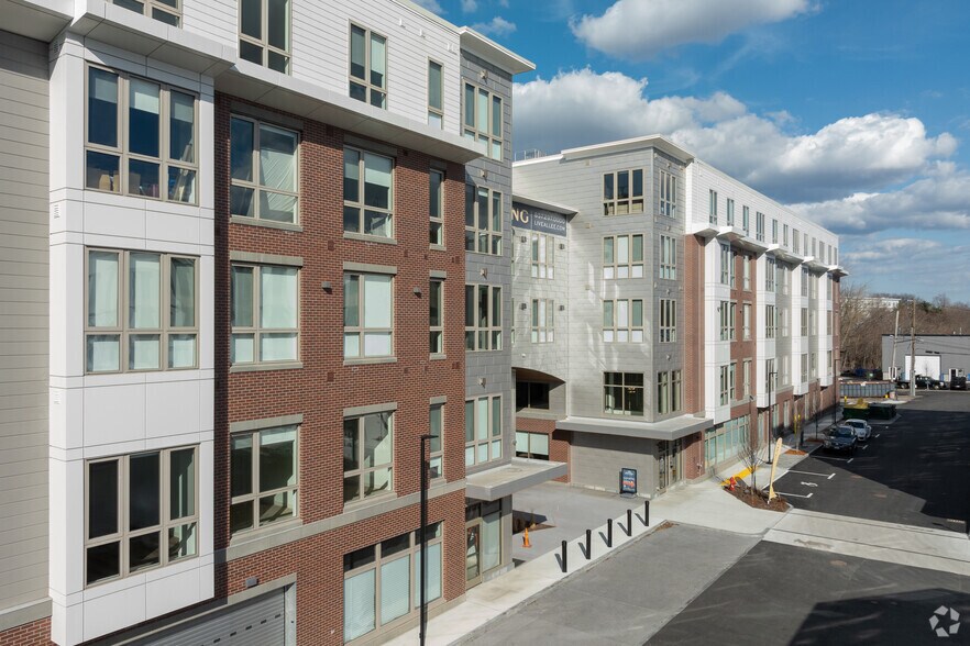 Primary Photo Of 2 Los Angeles St, Newton Apartments For Lease