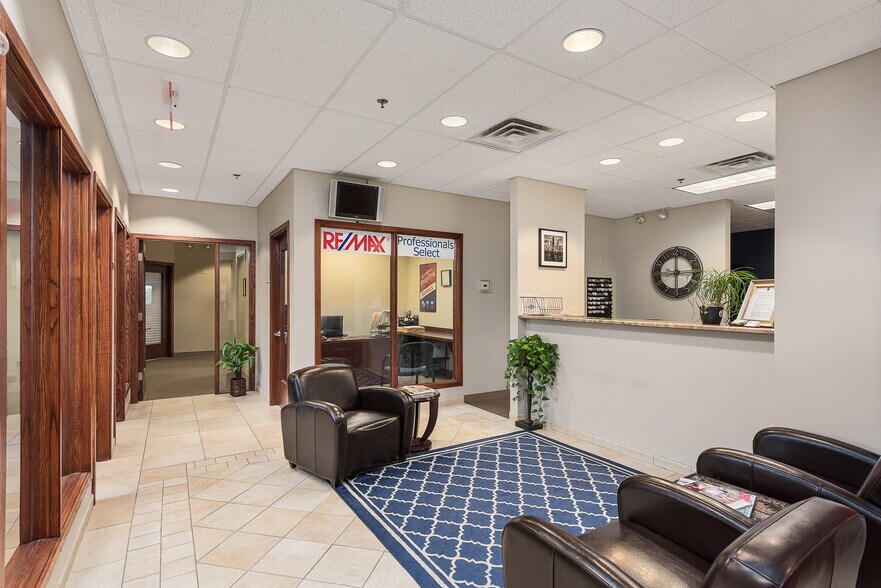 More Photos Of 2272 95th St, Naperville Office For Sale