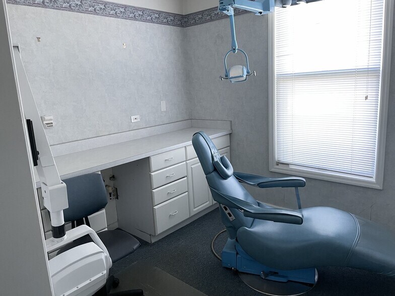 More Photos Of 4343 Old Grand Ave, Gurnee Medical For Lease