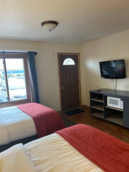 More Photos Of 332 E Onota St, Munising Hotel For Sale