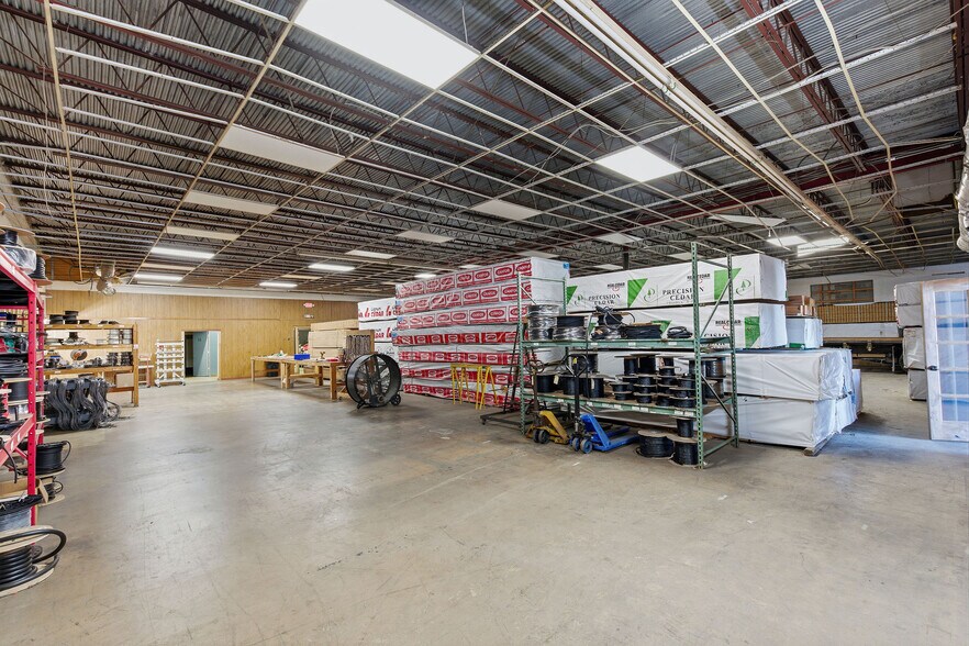 More Photos Of 1111-1115 Donelson Ave, Old Hickory Showroom For Lease
