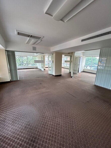 More Photos Of 215-45 Northern Blvd, Bayside Freestanding For Lease