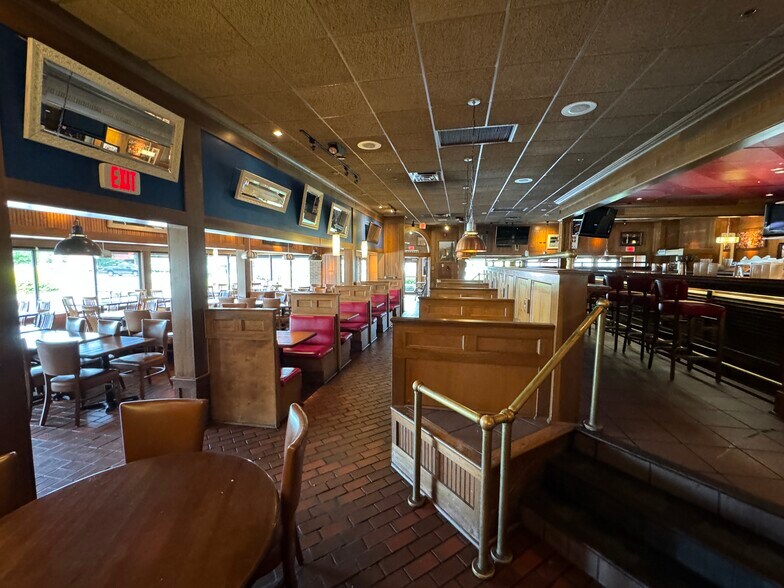 More Photos Of 7814 Reynolds Rd, Mentor Restaurant For Lease