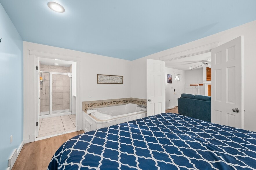 More Photos Of 231 E Buffalo St, New Buffalo Hotel For Sale