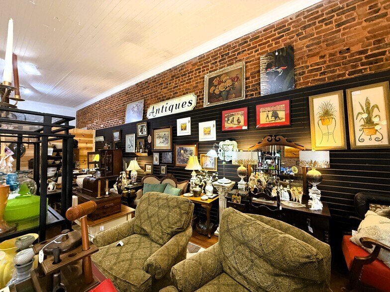 More Photos Of 108 N Main St, Greensboro General Retail For Sale