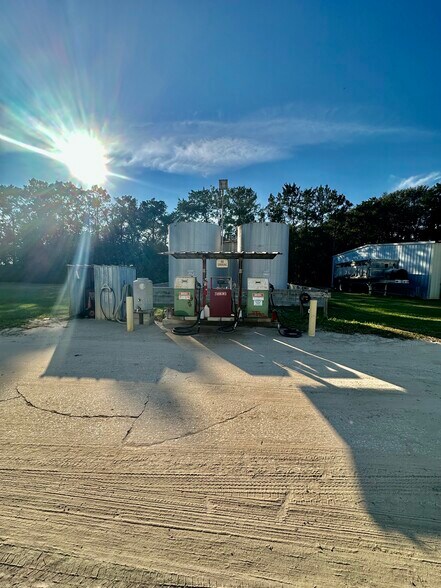 More Photos Of 465 E Collins St, Umatilla Light Manufacturing For Lease