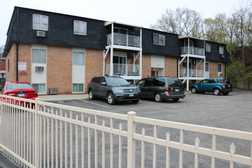 More Photos Of 37 Nippersink Blvd, Fox Lake Apartments For Sale