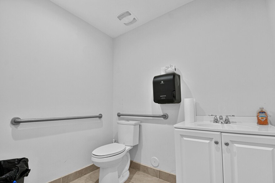 More Photos Of 2020 NW 129th Ave, Miami Warehouse For Lease