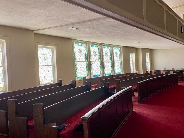 More Photos Of 212 N College Ave, Clarksville Religious Facility For Sale