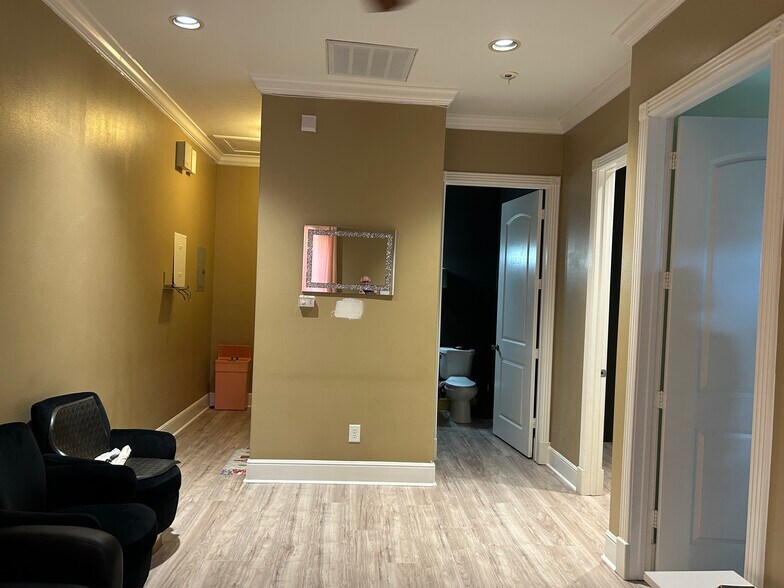 More Photos Of 12832 Willow Centre Dr, Houston Office Residential For Sale
