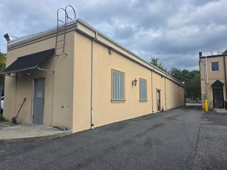 More Photos Of 39 Highwood Ave, Tenafly Restaurant For Sale