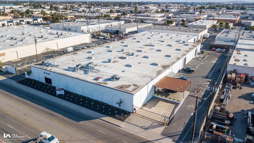 More Photos Of 7300 Somerset Blvd, Paramount Distribution For Lease