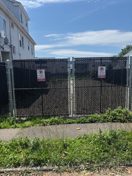 More Photos Of 26 Hanover St, Stamford Land For Lease