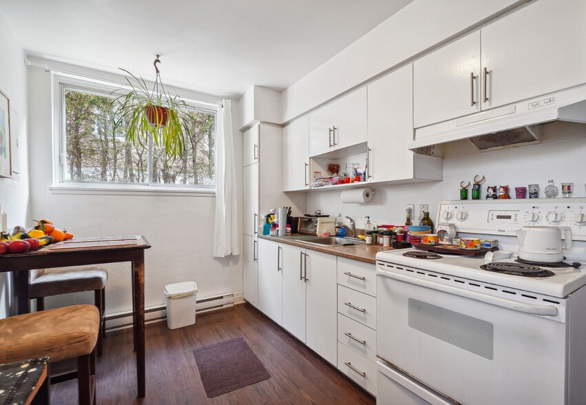 More Photos Of 459 Boul La Fayette, Longueuil Apartments For Sale