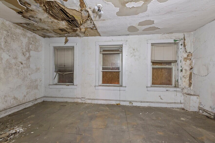 More Photos Of 1648 Vine St, Cincinnati Storefront Retail Residential For Sale