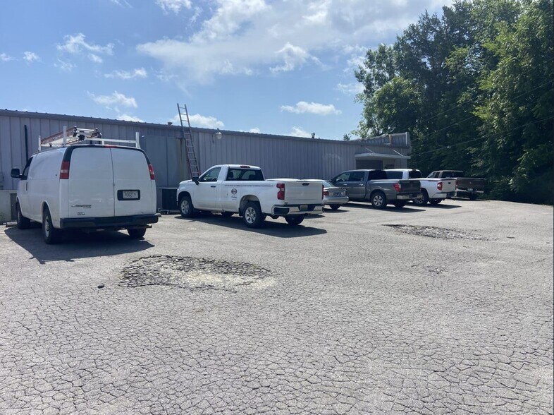 More Photos Of 1055 Ridgecrest Dr, Millersville Industrial For Sale