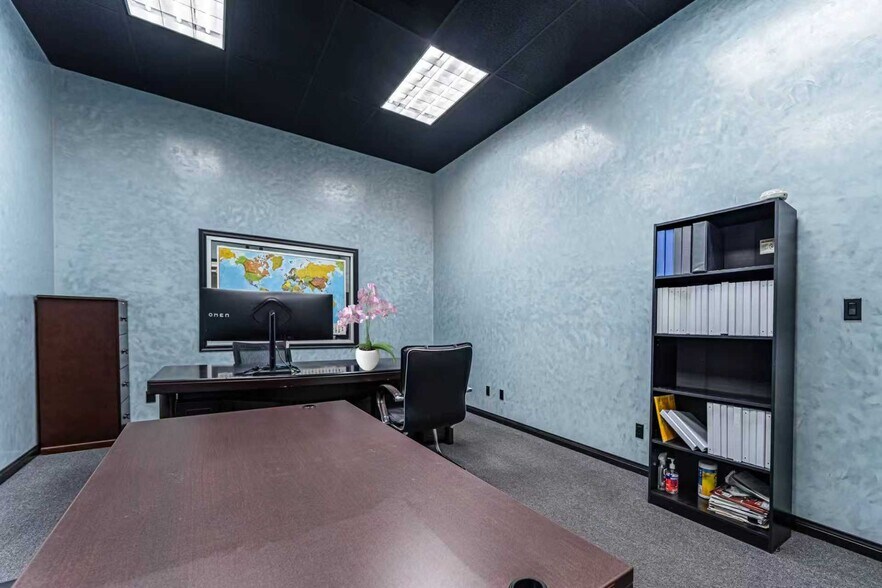 More Photos Of 215 W 134th St, Los Angeles Warehouse For Lease