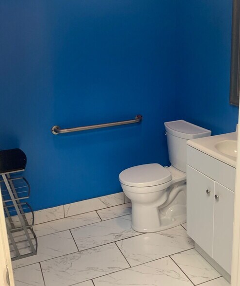 More Photos Of 5580 66th St N, Saint Petersburg Auto Repair For Lease