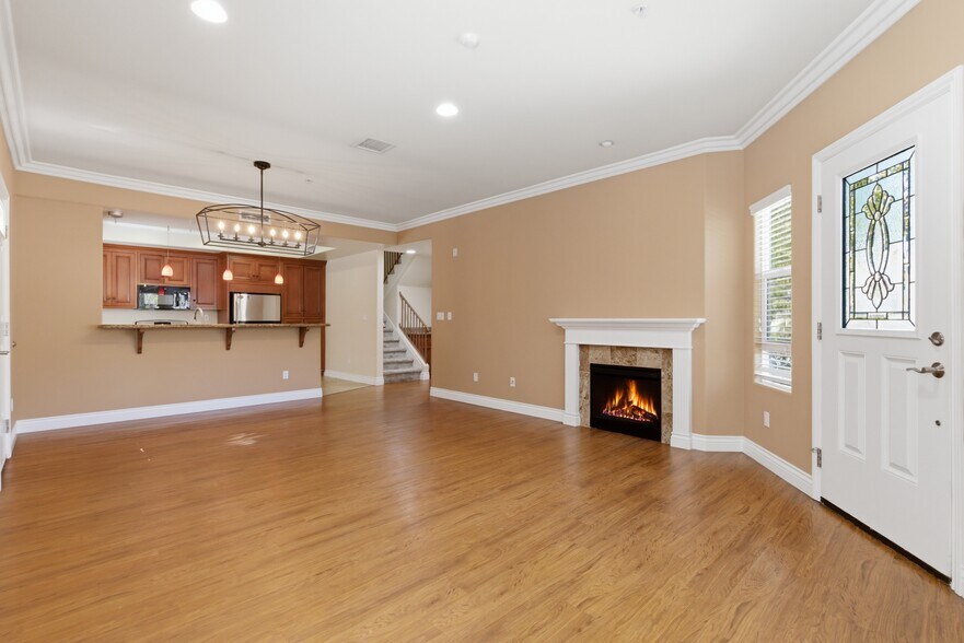More Photos Of 1101 East Ave, Burbank Apartments For Sale