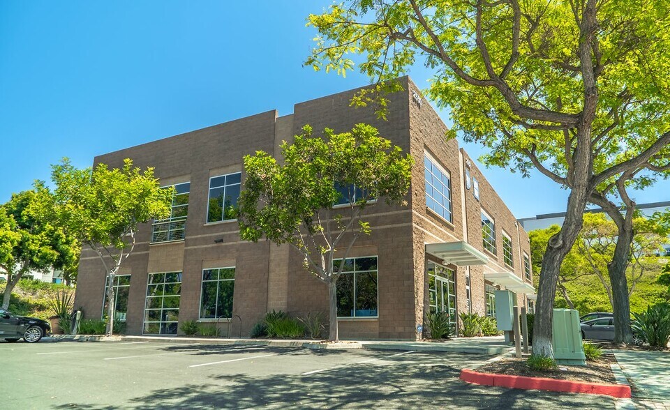 More Photos Of 2550-2556 Gateway Rd, Carlsbad Office For Lease
