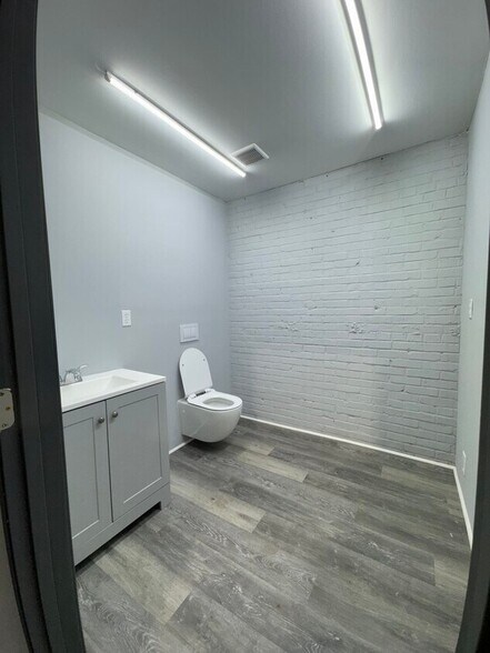 More Photos Of 1107 Paola St, Statesville Light Distribution For Sale