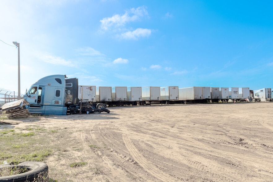 More Photos Of 119 North America Rd, Laredo Land For Sale