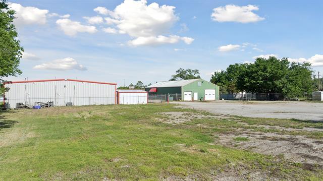 More Photos Of 104 N Lombard Ln, Skiatook Flex For Sale