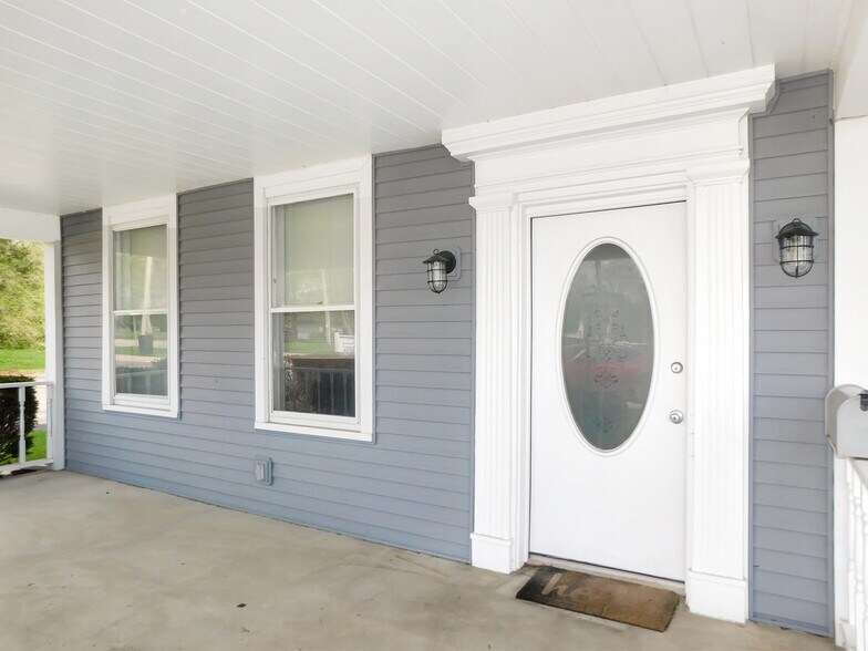 More Photos Of 122 E Main St, Rockton Office For Lease