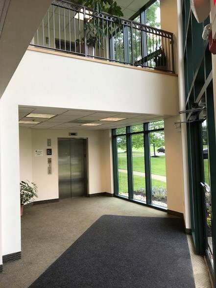 More Photos Of 153 E Chestnut Hill Rd, Newark Office For Lease